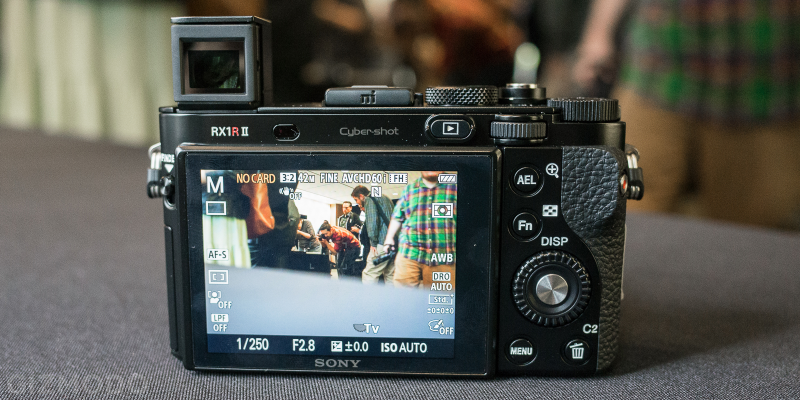 Illustration for article titled Sonys RX1r II: Is That 42 Megapixels In Your Pocket, or Are You Just Happy to See Me?